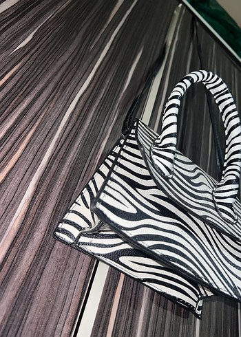 Zebra Desenli Deri Kadın Çanta - Görsel 3