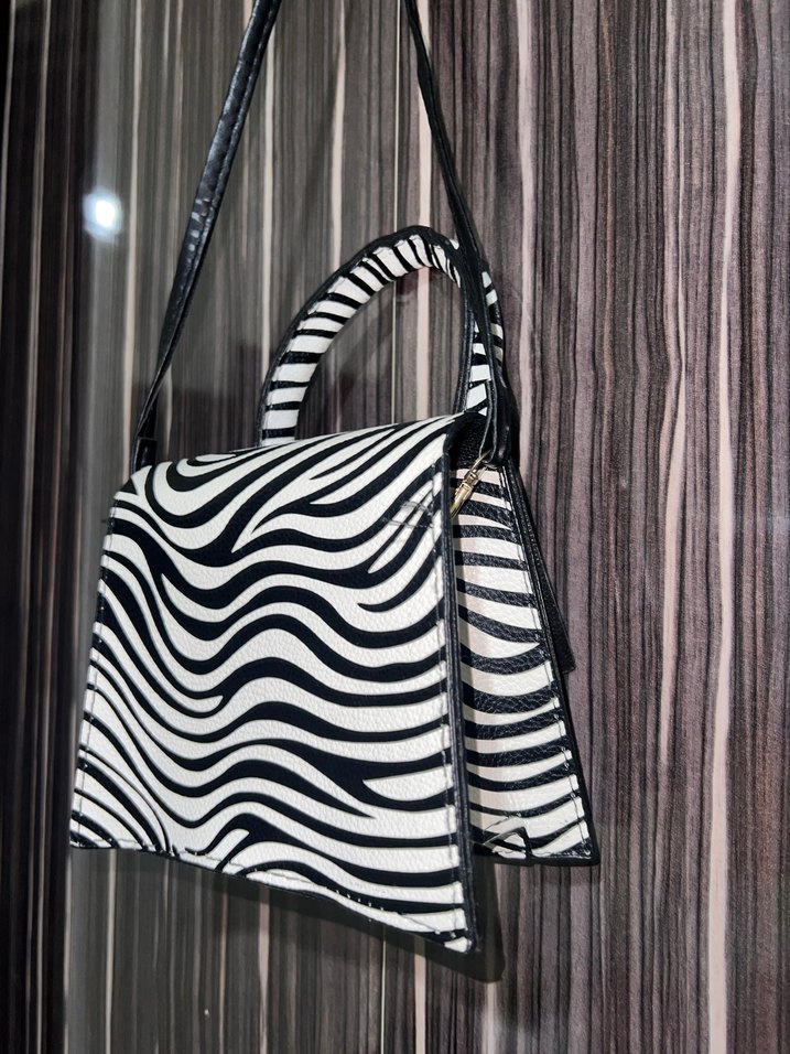 Zebra Desenli Deri Kadın Çanta - Görsel 4