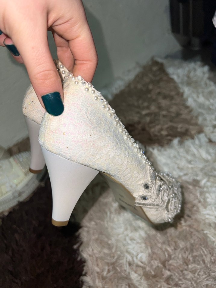 Dantel İşlemeli Beyaz Dolgu Topuklu Kadın Ayakkabı - Görsel 2