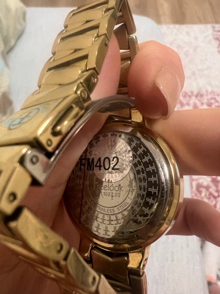 Altın Renkli Kadın Kol Saati - Görsel 3