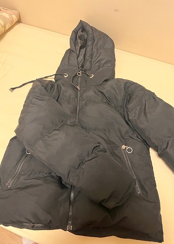 Siyah Kapüşonlu Fermuarlı Kadın Kışlık Mont - Görsel 4