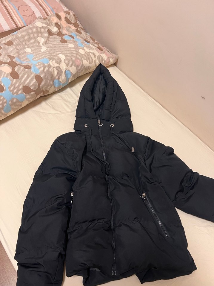 Siyah Kapüşonlu Fermuarlı Kadın Kışlık Mont - Görsel 2