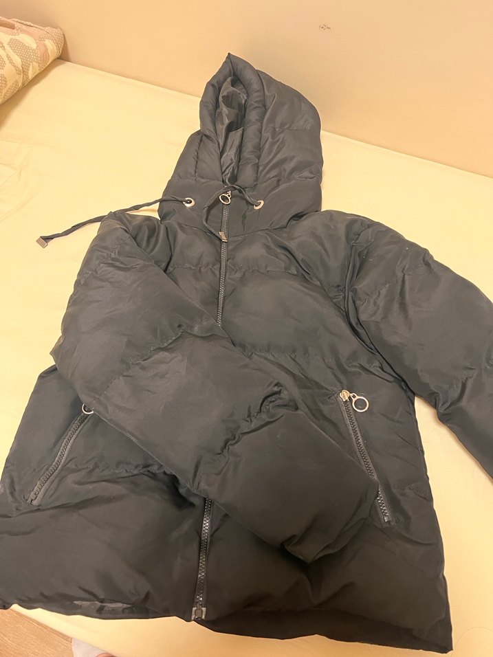 Siyah Kapüşonlu Fermuarlı Kadın Kışlık Mont - Görsel 4