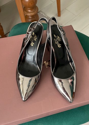 Gri Metalik Tokalı Topuklu Kadın Ayakkabı - Görsel 2