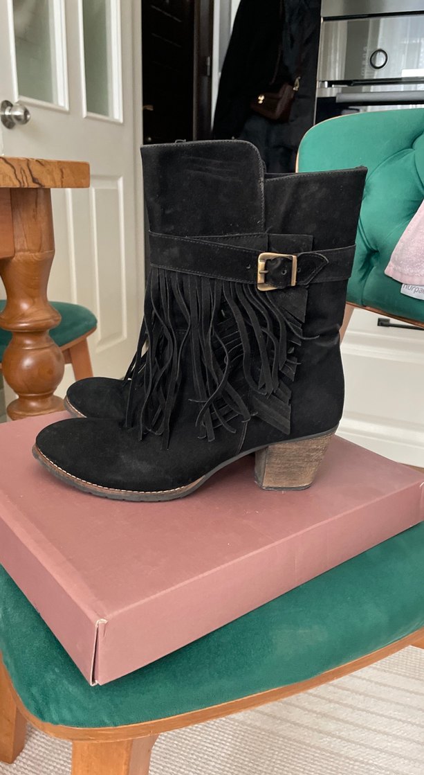 Siyah Süet Püsküllü Kadın Bot - Görsel 2