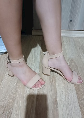 Nude Blok Topuk Sandalet  38 Numara  Sadece 1 Kez Giyildi - Görsel 3