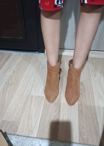 39 Numara Süet Topuklu Bot  Sıfır, Hiç Giyilmedi - Görsel 3