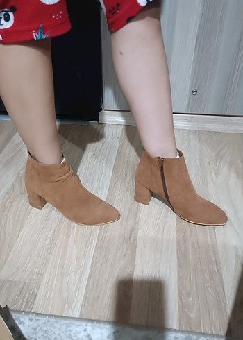 39 Numara Süet Topuklu Bot  Sıfır, Hiç Giyilmedi - Görsel 2