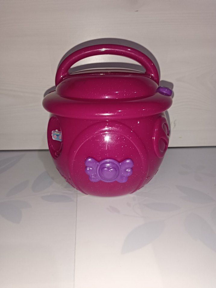 cry babies ve evi - Görsel 2