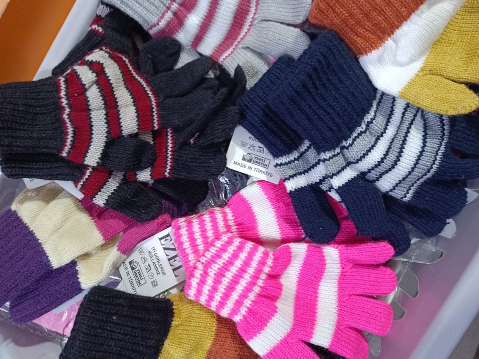 Çok Renkli Örgü Eldivenleri - Görsel 3