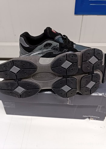 New Balance 9060 Gri Kadın Spor Ayakkabı - Görsel 3