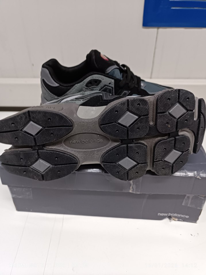 New Balance 9060 Gri Kadın Spor Ayakkabı - Görsel 3