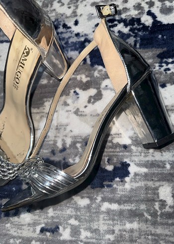 Gri Parlak  Tokalı Topuklu Kadın Ayakkabı - Görsel 3