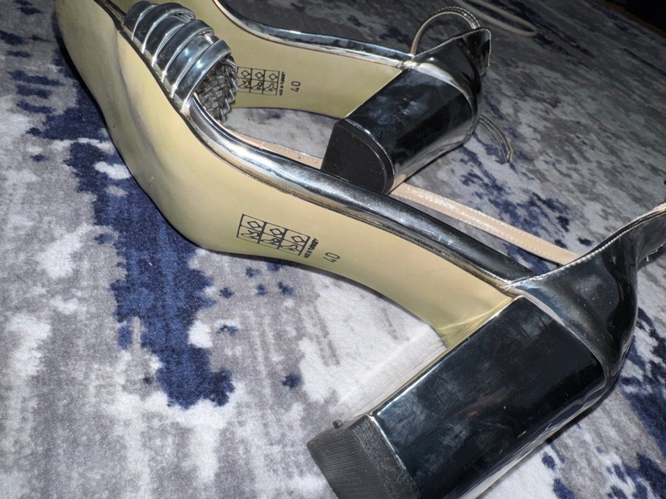 Gri Parlak  Tokalı Topuklu Kadın Ayakkabı - Görsel 4