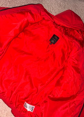 Kırmızı Kapüşonlu Kadın Kış Montu - Görsel 9