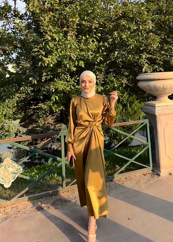 Yağ Yeşili Renkli Uzun Drapeli Kadın Saten Elbise - Görsel 2