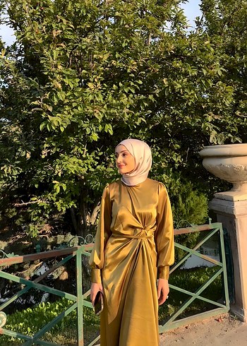 Yağ Yeşili Renkli Uzun Drapeli Kadın Saten Elbise - Görsel 3