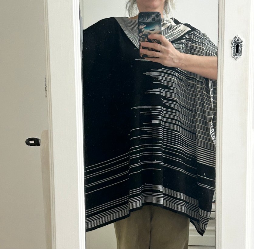 Uzun Siyah beyaz Desenli Kadın yün Panço standart - Görsel 4