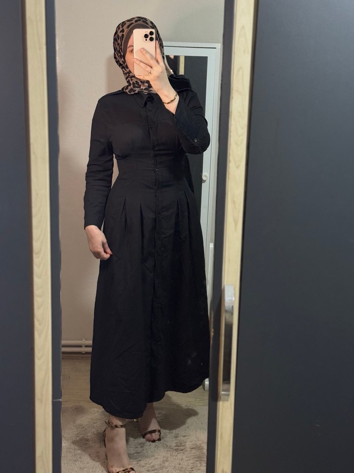 Düğmeli Siyah Uzun Kadın Elbise - Görsel 4