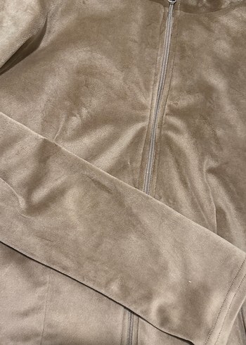 Bej Süet Kadın Fermuarlı Eşofman takım ama pantolonun biraz reng - Görsel 3