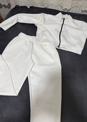 Beyaz Crop Üst ve Eşofman Altı Takımı - Görsel 7