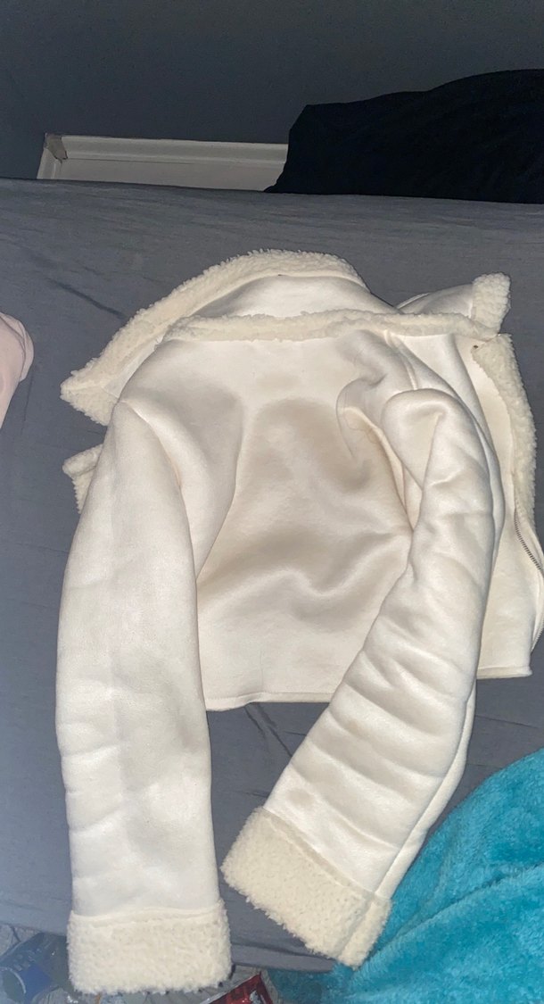 Beyaz Peluş Kısa Kadın Ceket - Görsel 3