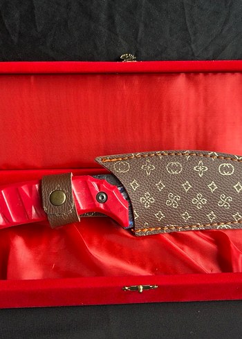 Kurt Desenli Kırmızı Bıçak - Görsel 2