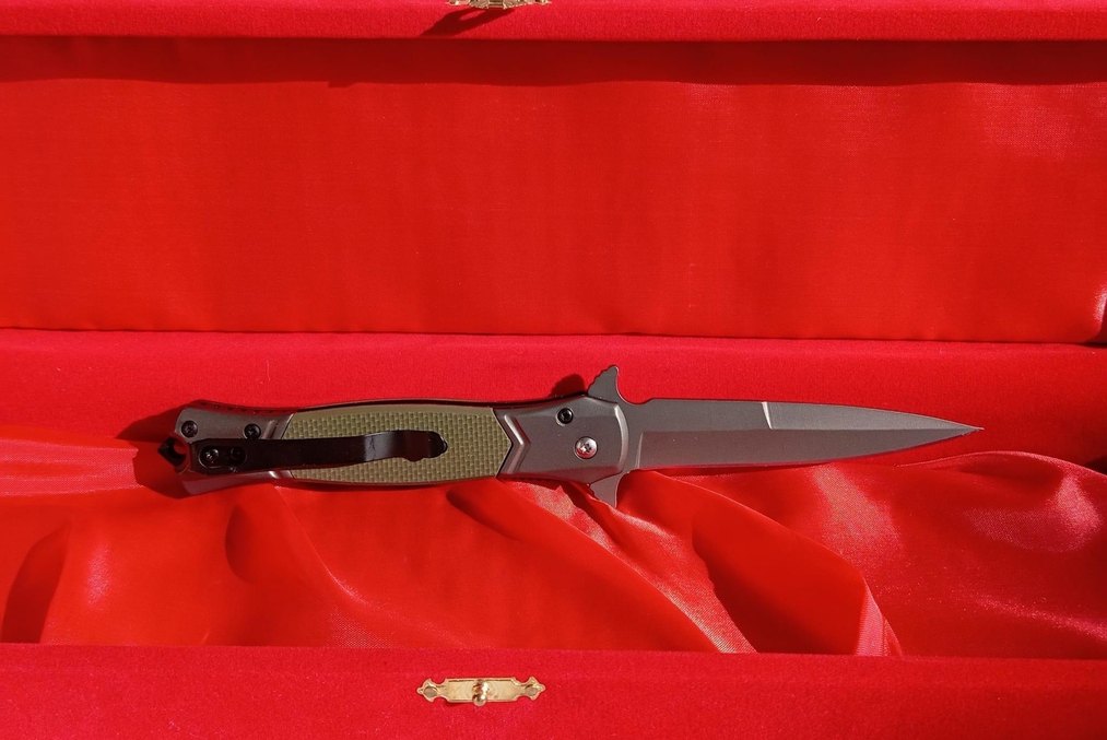 Kırmızı Kutuda Gri Katlanabilir Bıçak - Görsel 4