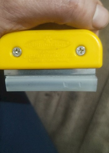 Gri ve Sarı Kedi Tüyü Temizleyici - Görsel 3