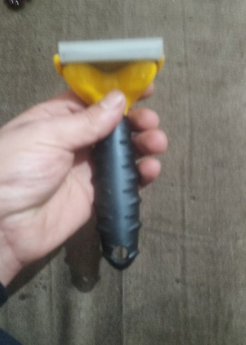 Gri ve Sarı Kedi Tüyü Temizleyici - Görsel 2