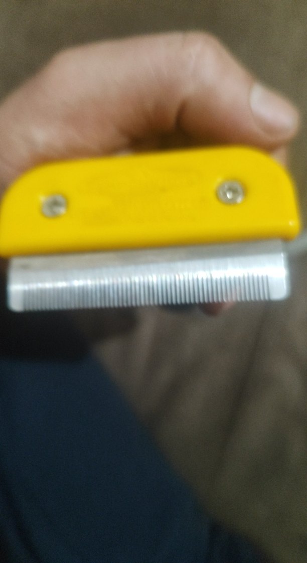 Gri ve Sarı Kedi Tüyü Temizleyici - Görsel 4