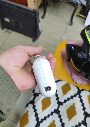 Kırmızı Taşınabilir El Süpürgesi - Görsel 3