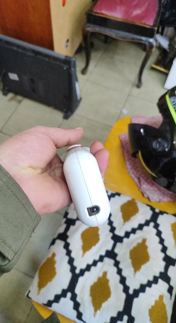 Kırmızı Taşınabilir El Süpürgesi - Görsel 3