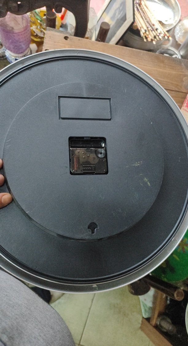 Beyaz ve Gri Duvar Saati - Görsel 2