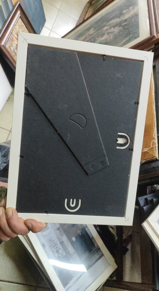 Beyaz Çerçeveli Siyah Beyaz Fotoğraf - Görsel 2