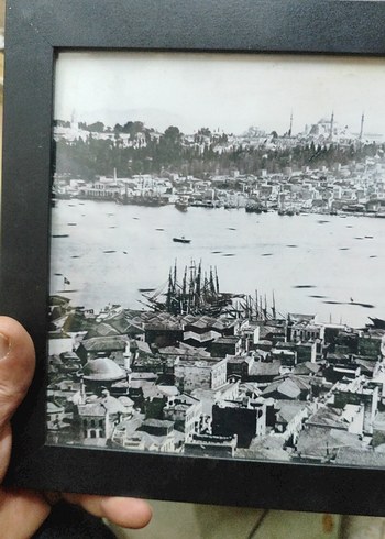 Siyah Çerçeveli Eski Şehir Manzarası Tablosu - Görsel 3