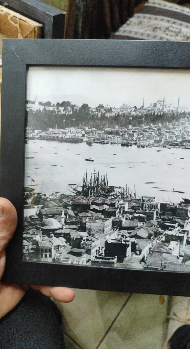 Siyah Çerçeveli Eski Şehir Manzarası Tablosu - Görsel 3