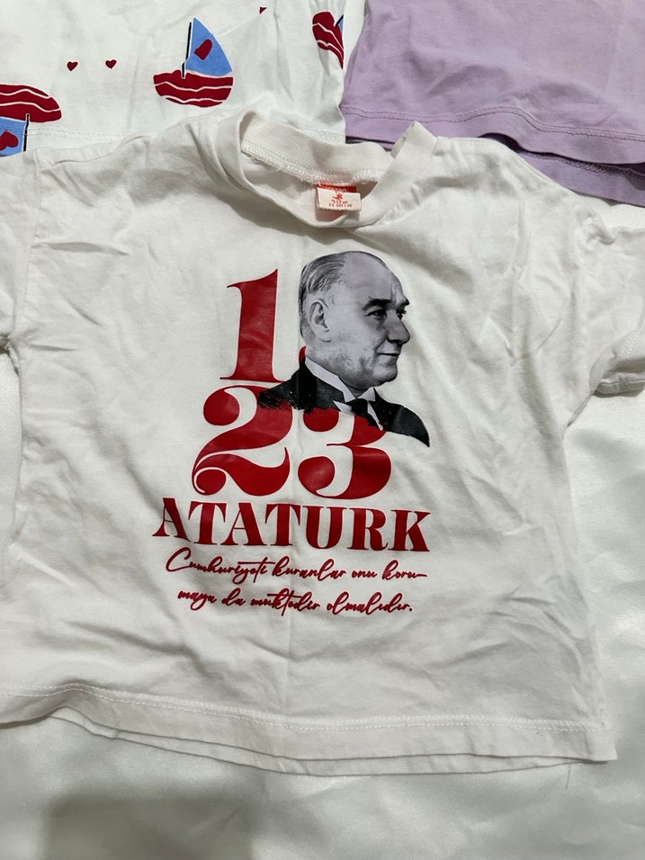 Beyaz Atatürk Baskılı Kız Tişörtü - Görsel 4