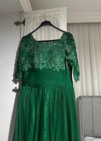 Uzun Kollu Yeşil Dantel İşlemeli Abiye Elbise - Görsel 2