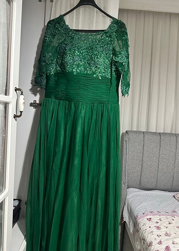 Uzun Kollu Yeşil Dantel İşlemeli Abiye Elbise - Görsel 5