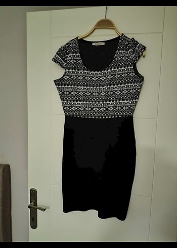 Desenli Siyah Triko Midi Elbise - Görsel 2