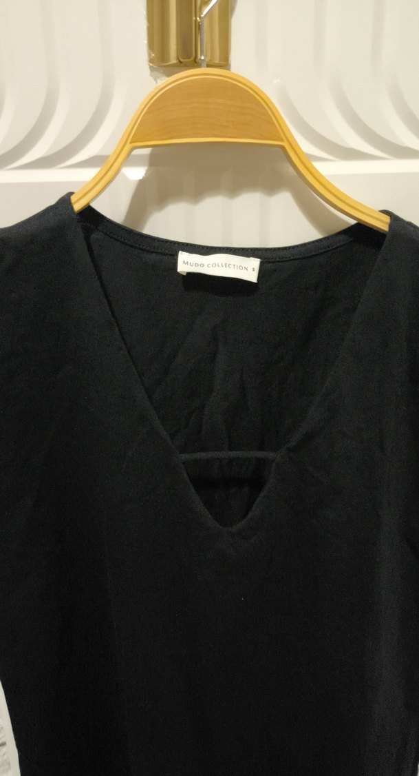 Siyah Süet V Yakalı Kısa Kollu Bluz - Görsel 2