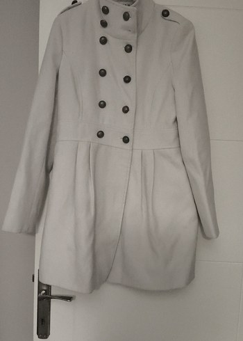 Düğmeli Beyaz Kadın Kaban - Görsel 3