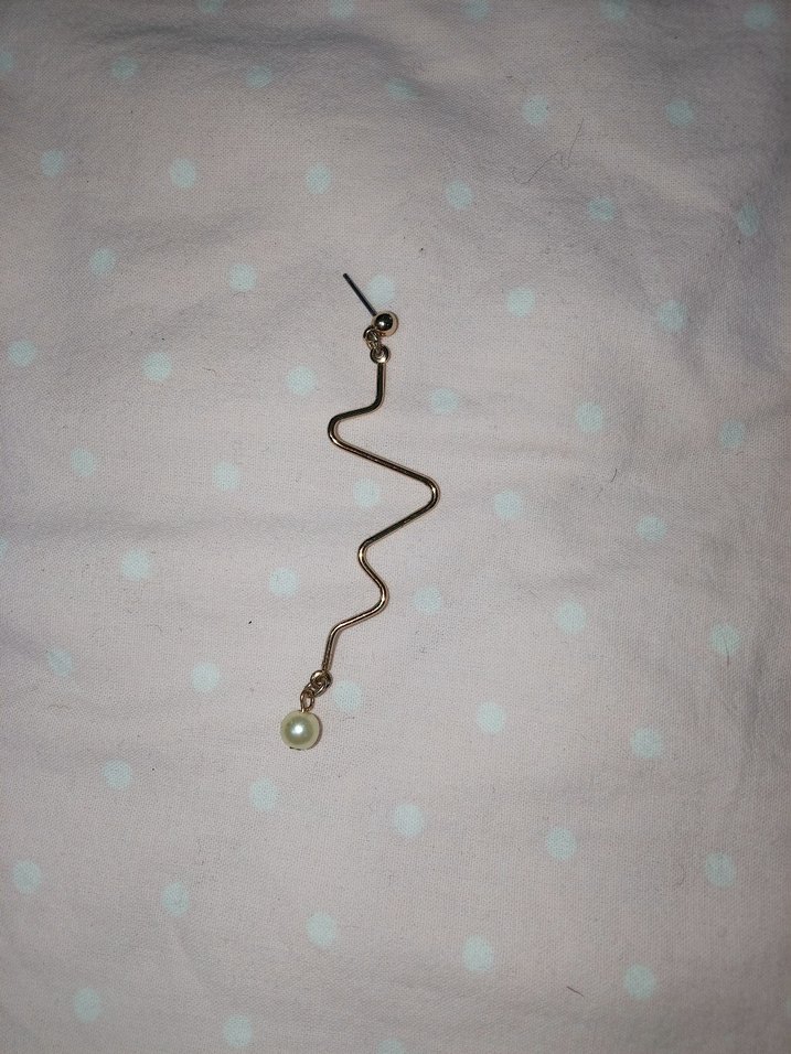 Altın Renk Dalgalı Boncuklu Midi Küpe - Görsel 2