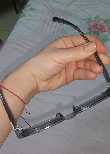 Şeffaf Çerçeveli Gri Kadın Güneş Gözlüğü - Görsel 4