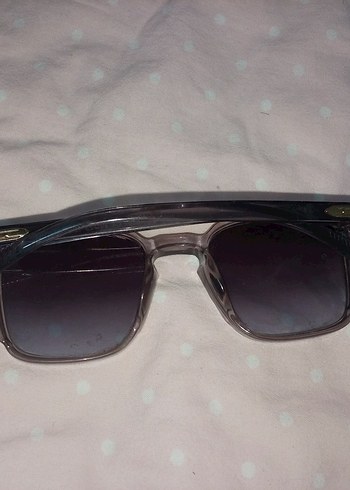 Şeffaf Çerçeveli Gri Kadın Güneş Gözlüğü - Görsel 2