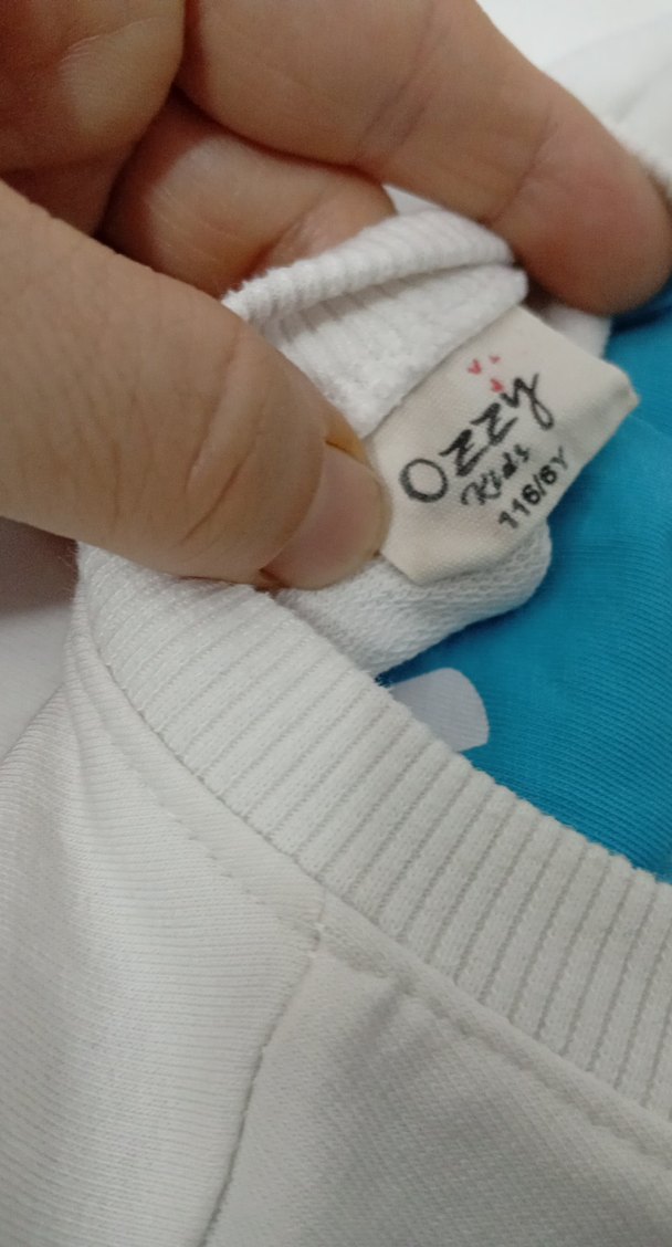 Pamuklu Beyaz Bluz ve Yeşil Desenli Etek - Görsel 5