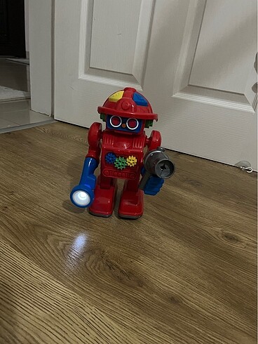 Hareketli sesli pilli robot