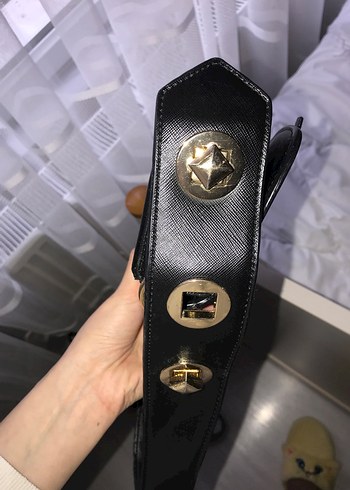 Kemer Detaylı Siyah Yılan Derisi Desenli Deri Çanta - Görsel 8