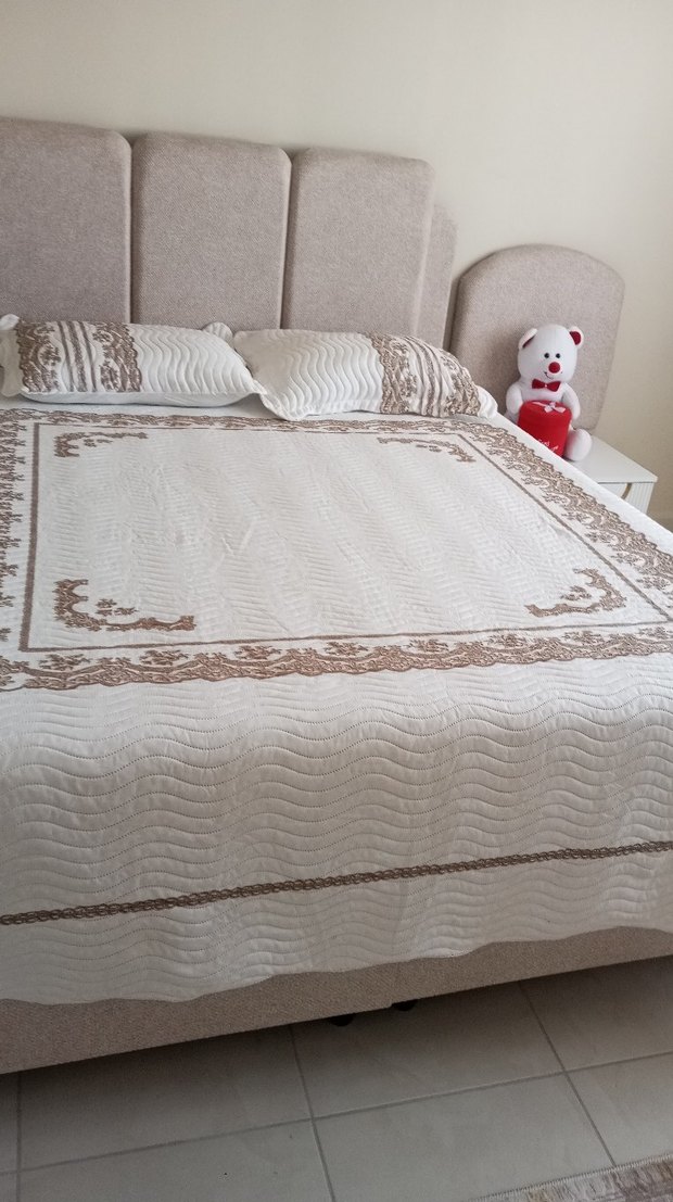 Nakışlı Beyaz Yatak Örtüsü takımı - Görsel 2